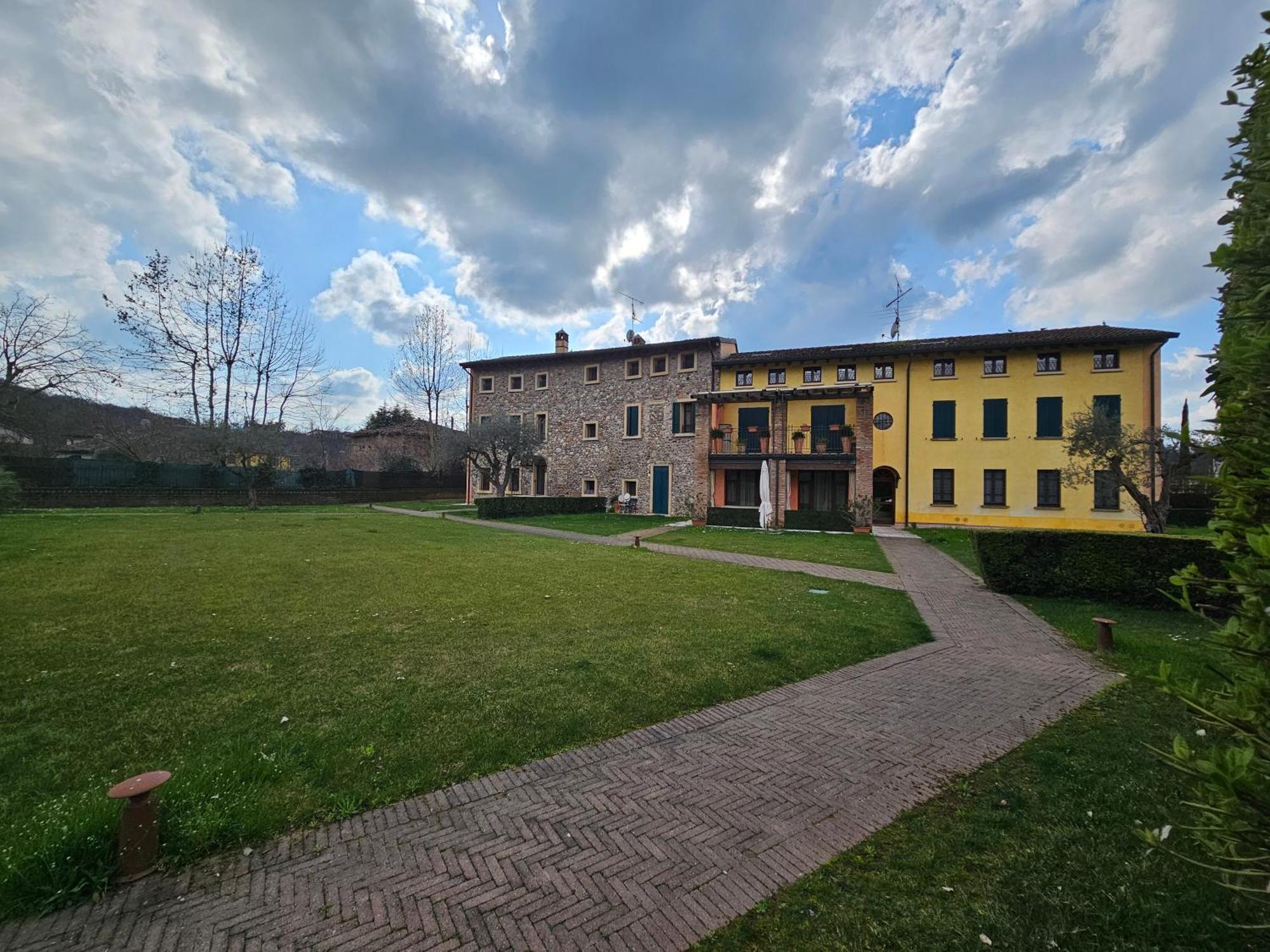 Corte La Guarnigione Valeggio sul Mincio Exterior foto
